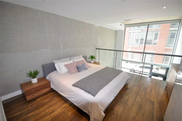 Th6 - 25 Oxley St, Condo with 2 bedrooms, 3 bathrooms and 1 parking in Toronto ON | Image 9