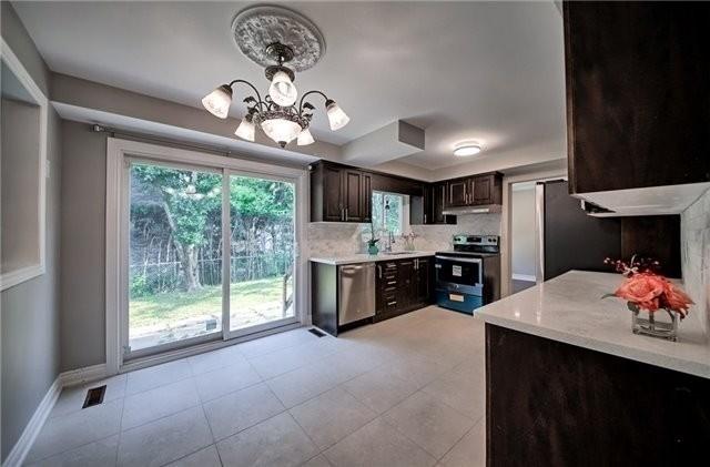 438 Becker Rd, House detached with 4 bedrooms, 3 bathrooms and 6 parking in Richmond Hill ON | Image 2
