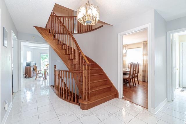 10 Polygon Crt, House detached with 4 bedrooms, 3 bathrooms and 6 parking in Brampton ON | Image 38