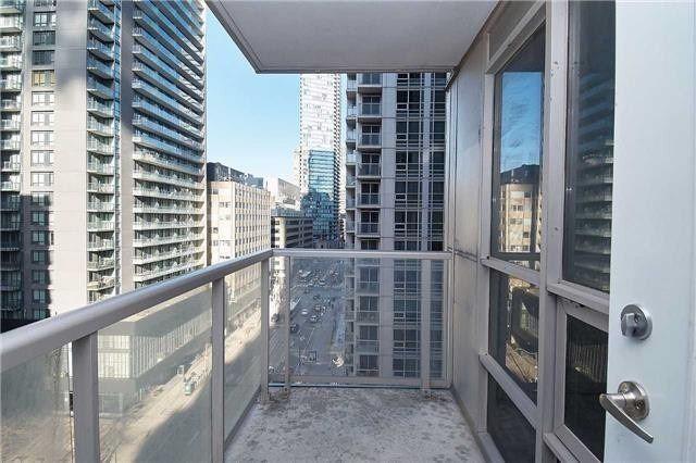 1012 - 761 Bay St, Condo with 2 bedrooms, 2 bathrooms and 1 parking in Toronto ON | Image 17