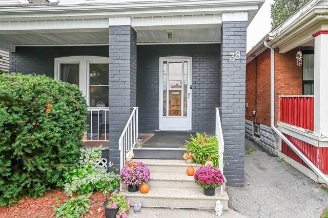 38 East 24th St, House detached with 3 bedrooms, 2 bathrooms and 2 parking in Hamilton ON | Image 23