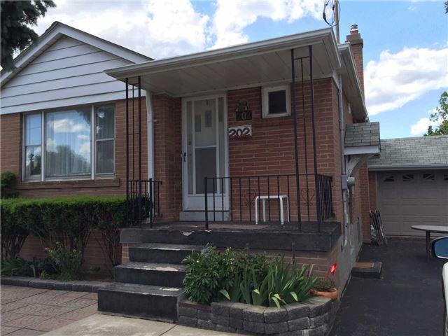 202 Drewry Ave, House detached with 3 bedrooms, 2 bathrooms and 4 parking in Toronto ON | Image 2