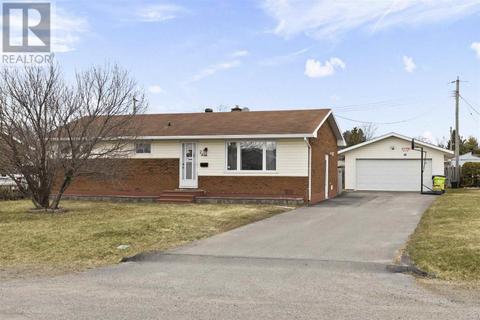 24 Montcalm Rd, House detached with 3 bedrooms, 2 bathrooms and null parking in Sault Ste. Marie ON | Card Image