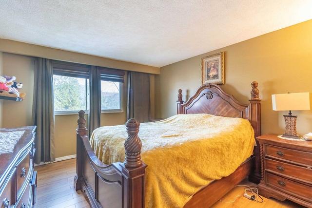 3420 Martins Pine Cres, House semidetached with 3 bedrooms, 2 bathrooms and 2 parking in Mississauga ON | Image 5