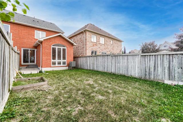 1131 Meadowgrove Crt, House semidetached with 3 bedrooms, 3 bathrooms and 5 parking in Mississauga ON | Image 19