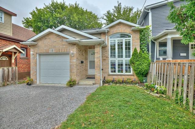 5 Lailey St, House detached with 2 bedrooms, 2 bathrooms and 3 parking in St. Catharines ON | Card Image