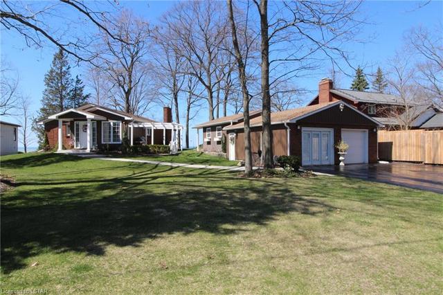 5486 Beach Street, House detached with 2 bedrooms, 2 bathrooms and 8 parking in Lambton Shores ON | Image 12
