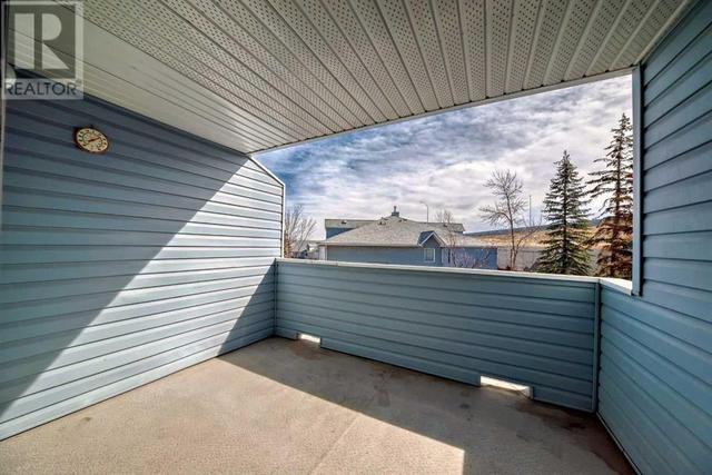90 Valley Ridge Heights Nw, House attached with 2 bedrooms, 3 bathrooms and 4 parking in Calgary AB | Image 4