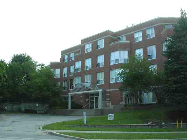 304 - 9 Chalmers Rd, Condo with 2 bedrooms, 2 bathrooms and 1 parking in Richmond Hill ON | Image 1