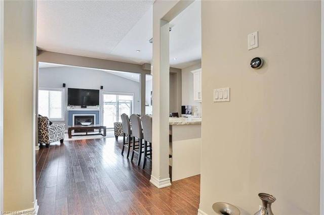 12 Banks St, House detached with 3 bedrooms, 3 bathrooms and 3.5 parking in Brantford ON | Image 2