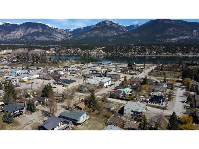 809 14th Street, House detached with 2 bedrooms, 2 bathrooms and null parking in Invermere BC | Image 8