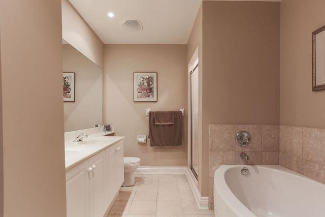 glb4 - 50 Old Mill Rd, Condo with 3 bedrooms, 3 bathrooms and 2 parking in Oakville ON | Image 9