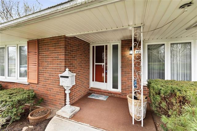 489 Averill Cr, House detached with 2 bedrooms, 1 bathrooms and 6 parking in London ON | Image 37