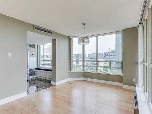 1001 - 75 King St E, Condo with 2 bedrooms, 2 bathrooms and 1 parking in Mississauga ON | Image 6