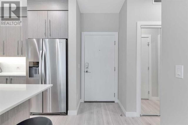 205, - 383 Smith Street Nw, Condo with 2 bedrooms, 2 bathrooms and 1 parking in Calgary AB | Image 3