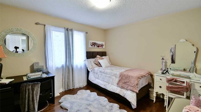 900 Barbados St, House detached with 5 bedrooms, 4 bathrooms and 6 parking in Oshawa ON | Image 19