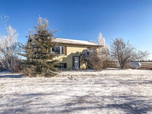 80301 Range Road 73, House detached with 3 bedrooms, 2 bathrooms and null parking in Saddle Hills County AB | Image 2