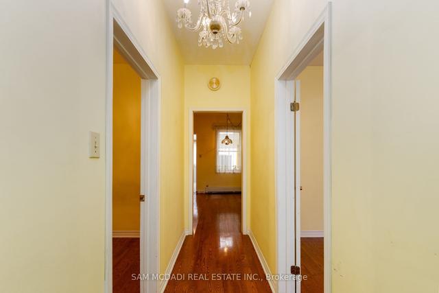 238a Bathurst St, House attached with 3 bedrooms, 2 bathrooms and 2 parking in Toronto ON | Image 2