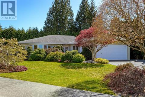 827 Cameron Way, House detached with 3 bedrooms, 2 bathrooms and 2 parking in Ladysmith BC | Card Image