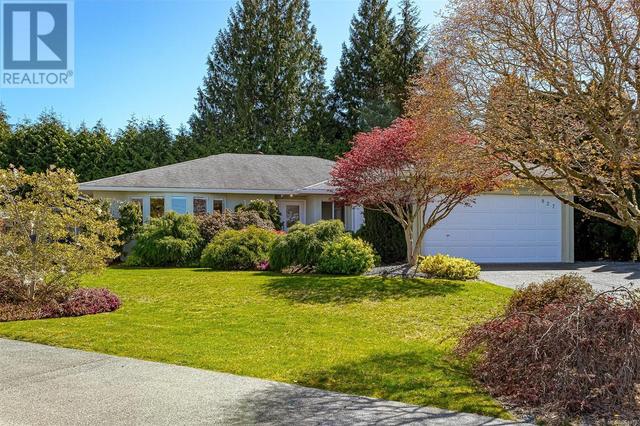 827 Cameron Way, House detached with 3 bedrooms, 2 bathrooms and 2 parking in Ladysmith BC | Image 1