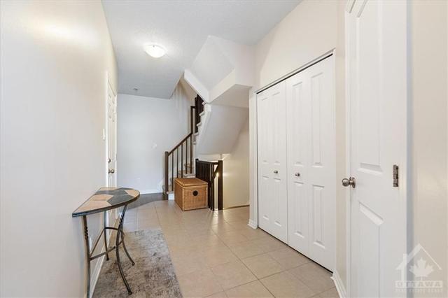 419 Haresfield Court, Townhouse with 3 bedrooms, 3 bathrooms and 3 parking in Ottawa ON | Image 2