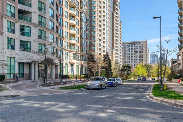 1712 - 7 Lorraine Dr, Condo with 3 bedrooms, 2 bathrooms and 1 parking in Toronto ON | Image 11