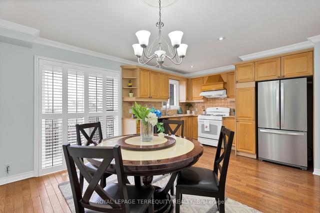 10 San Carmelo Way, Townhouse with 3 bedrooms, 2 bathrooms and 3 parking in Toronto ON | Image 5