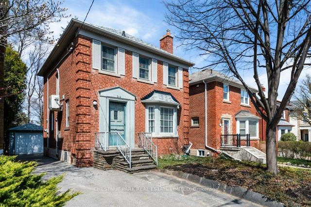 218 Lawrence Ave E, House detached with 3 bedrooms, 2 bathrooms and 3 parking in Toronto ON | Image 1