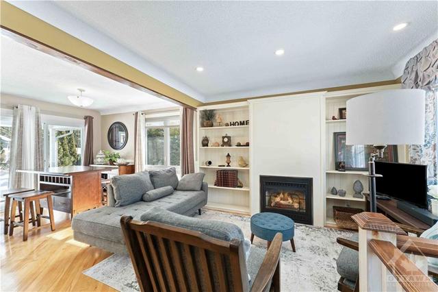 3 Florette Street, House detached with 3 bedrooms, 2 bathrooms and 5 parking in Ottawa ON | Image 3