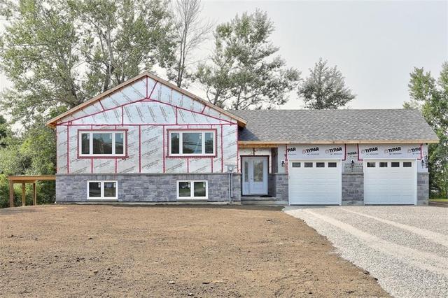 4012 County Rd 29 Road, House detached with 3 bedrooms, 2 bathrooms and 4 parking in Elizabethtown Kitley ON | Card Image