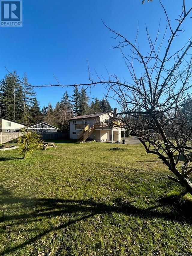 2716 Virginia Dr, House detached with 4 bedrooms, 2 bathrooms and 3 parking in Comox Valley B (Lazo North) BC | Image 39