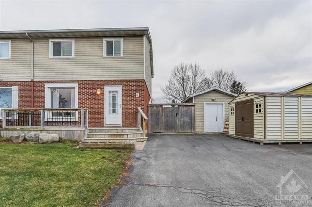 4 Montebello Lane, Home with 3 bedrooms, 2 bathrooms and 6 parking in Ottawa ON | Card Image