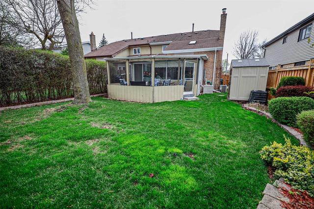 29 Lawndale Cres, House semidetached with 3 bedrooms, 2 bathrooms and 4 parking in Brampton ON | Image 15