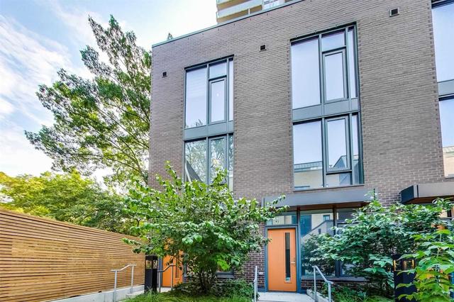 th6 - 33 Dundonald St, Townhouse with 3 bedrooms, 2 bathrooms and 1 parking in Toronto ON | Image 1