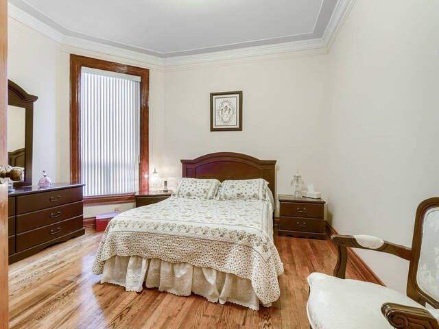 1098 Dundas St W, House attached with 4 bedrooms, 2 bathrooms and 3 parking in Toronto ON | Image 40
