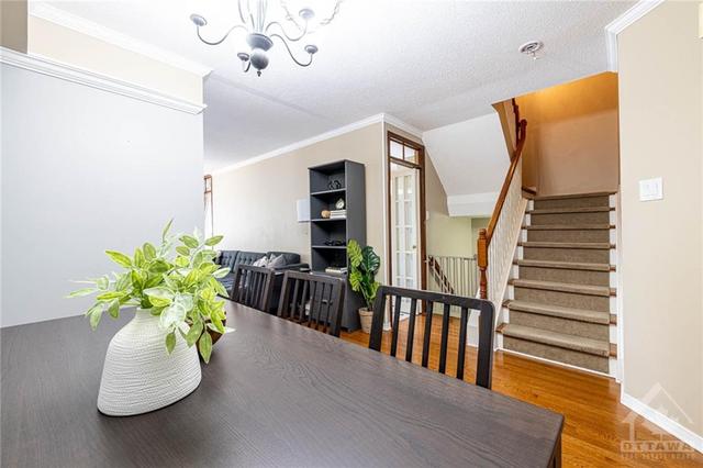 37 Longshire Circle, Townhouse with 3 bedrooms, 3 bathrooms and 4 parking in Ottawa ON | Image 3