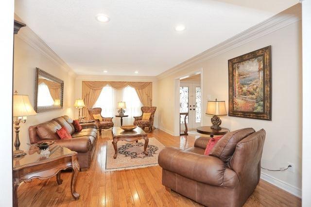 231 Valleymede Dr, House detached with 4 bedrooms, 5 bathrooms and 4 parking in Richmond Hill ON | Image 3