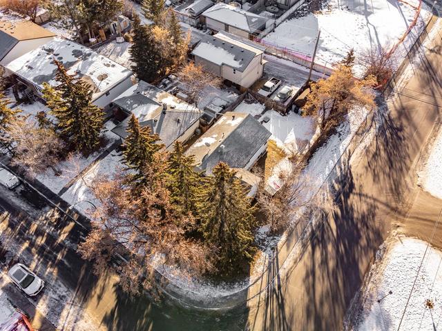 2139 51 Avenue Sw, House detached with 5 bedrooms, 2 bathrooms and 2 parking in Calgary AB | Image 11