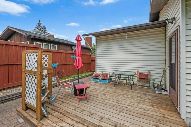 25 Malibou Road Sw, House detached with 5 bedrooms, 2 bathrooms and 3 parking in Calgary AB | Image 7