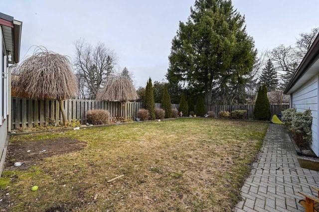41 Fenwood Hts, House detached with 3 bedrooms, 2 bathrooms and 8 parking in Toronto ON | Image 28