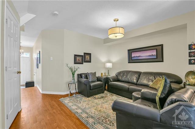 15 Sienna Private, Townhouse with 3 bedrooms, 3 bathrooms and 2 parking in Ottawa ON | Image 7