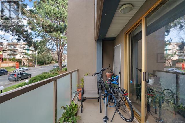 219 - 1025 Inverness Rd, Condo with 1 bedrooms, 1 bathrooms and 1 parking in Saanich BC | Image 17