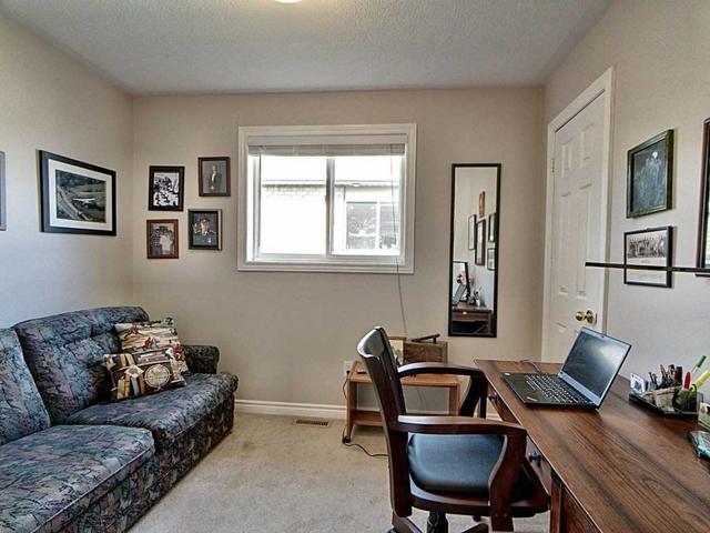 61 Hanmer St, House detached with 3 bedrooms, 2 bathrooms and 4 parking in Barrie ON | Image 3