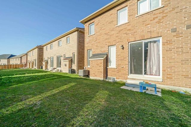 388 Royal West Dr, House semidetached with 3 bedrooms, 3 bathrooms and 3 parking in Brampton ON | Image 33