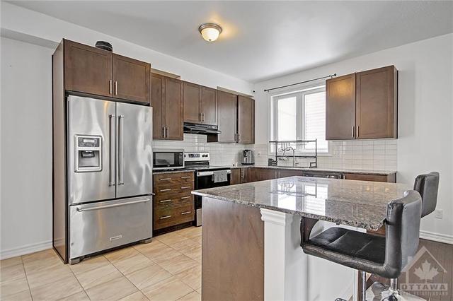 8 Darvoy Mews, Townhouse with 3 bedrooms, 3 bathrooms and 1 parking in Ottawa ON | Image 7