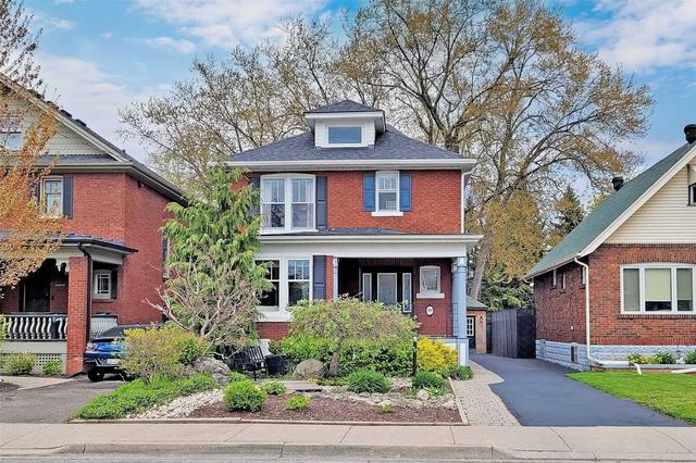 495 Martha St, House detached with 3 bedrooms, 2 bathrooms and 5 parking in Burlington ON | Image 1