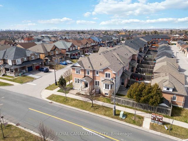 97 Andriana Cres, House attached with 3 bedrooms, 3 bathrooms and 3 parking in Markham ON | Image 33