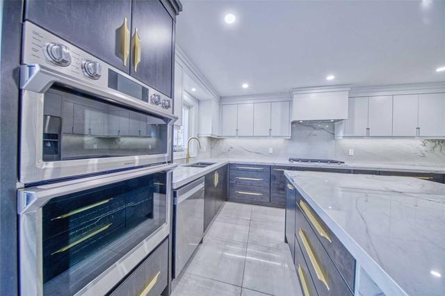 2631 Comet Crt, House detached with 4 bedrooms, 5 bathrooms and 6 parking in Mississauga ON | Image 7