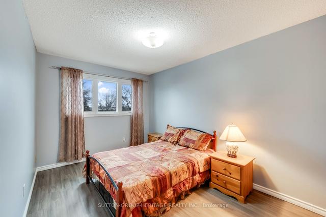 1222 Delmark Crt, House attached with 3 bedrooms, 2 bathrooms and 4 parking in Oshawa ON | Image 5