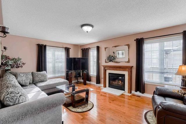 63 Penbridge Circ, House detached with 4 bedrooms, 3 bathrooms and 6 parking in Brampton ON | Image 2
